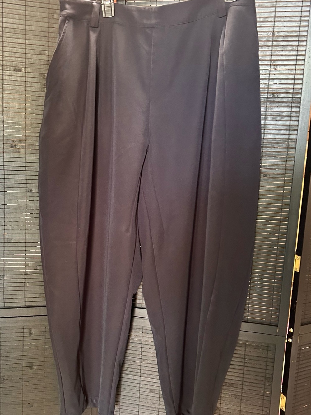 HALARA Black Pleated High-Waist Trousers